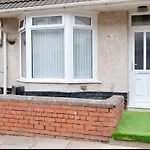 Groves House Swansea City Centre No Pets