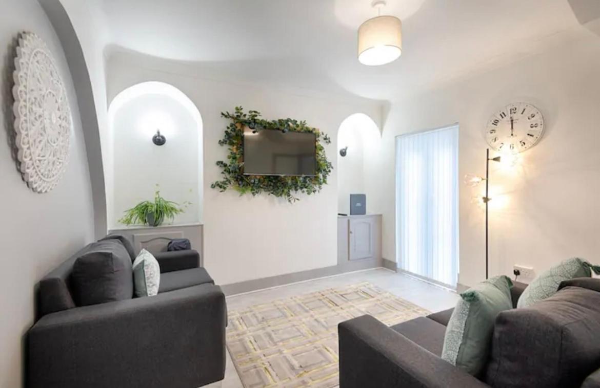 Groves House City Centre No Pets * Swansea